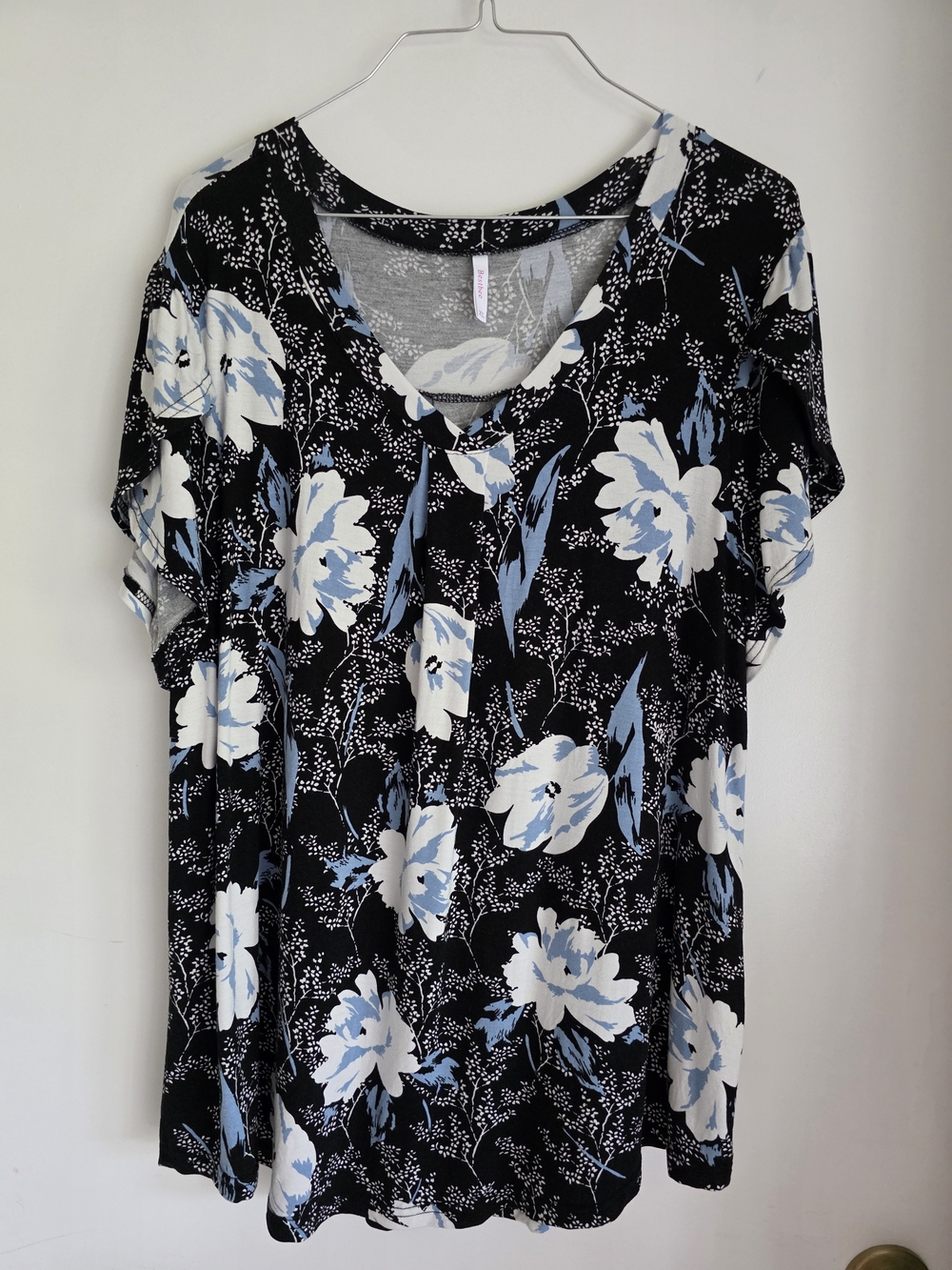 Women's V-Neck Flutter Sleeve - Black with Light Blue and White Flowers Xl